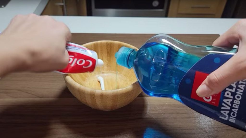 Mix dishwashing liquid with toothpaste and everything will shine from head to toe