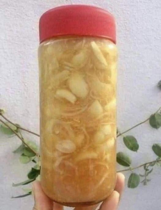 Grated ginger, onion, garlic, lemon juice and honey. this is how it is prepared