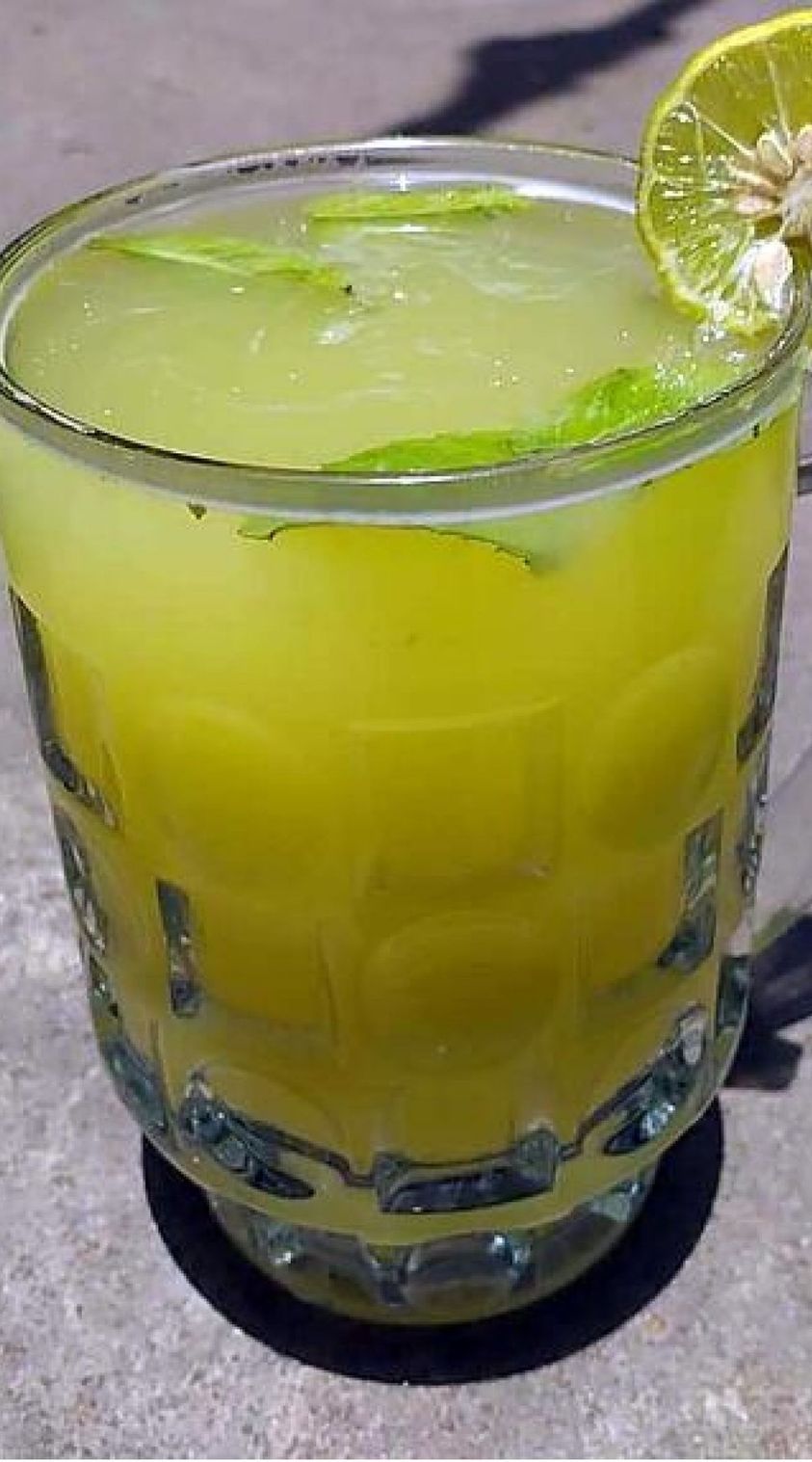 Pineapple water recipe will detoxify your body, reduce joint pain and help you lose weight