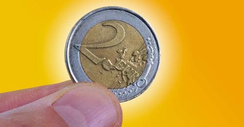 If you have this 2 euro coin, you are very lucky: it is worth 2500 euros.