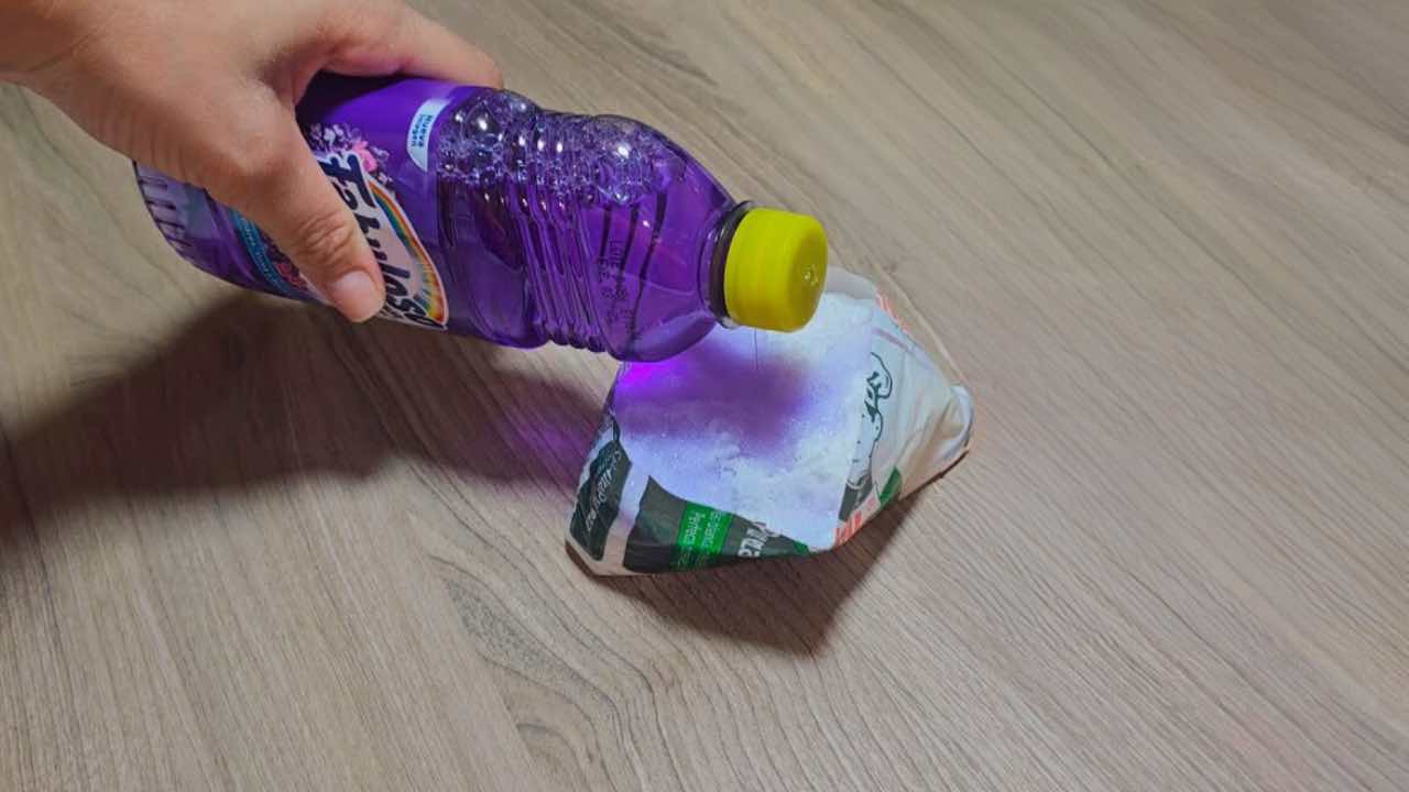 DETERGENT AND SALT, HAVE YOU EVER TRIED MIXING THEM? YOU REALLY DON’T EXPECT THE RESULT
