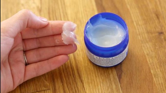 13 Ingenious Uses of Vicks Vaporub for Health.