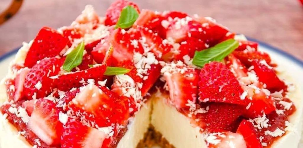 Unbaked strawberry cheesecake: the effortless recipe for a sweet but spicy dessert