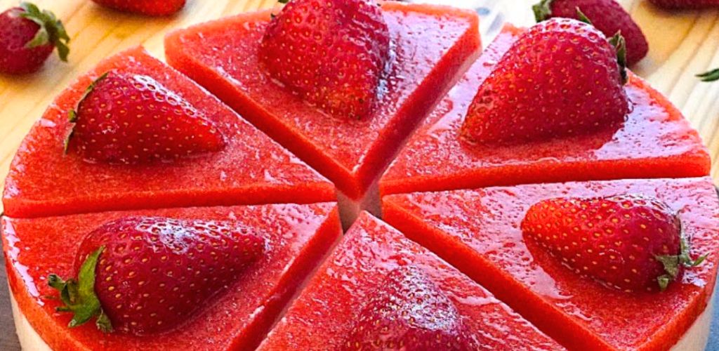 Strawberry mousse cake: the creamy dessert you have to try