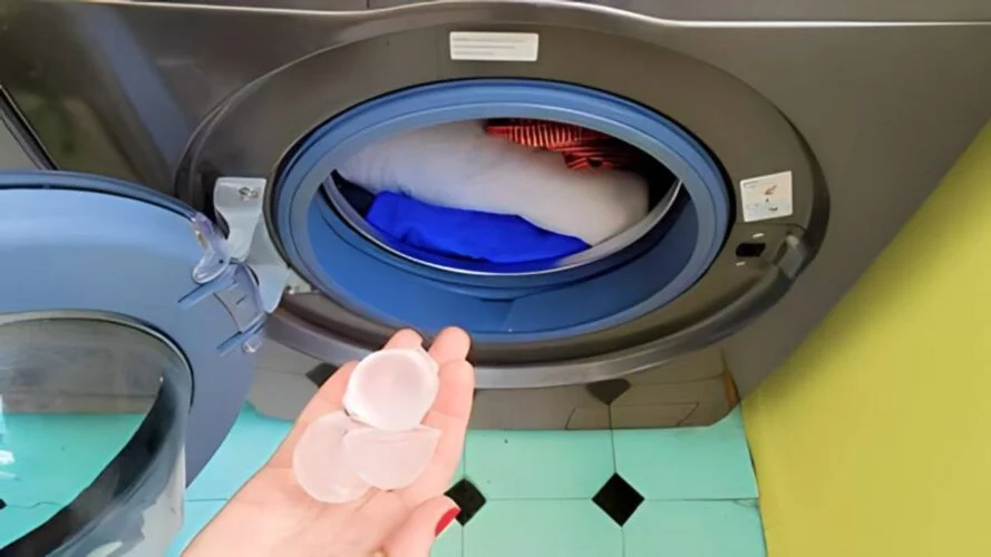 Throw 3 ice cubes in the washing machine: You can’t imagine what happens to the laundry