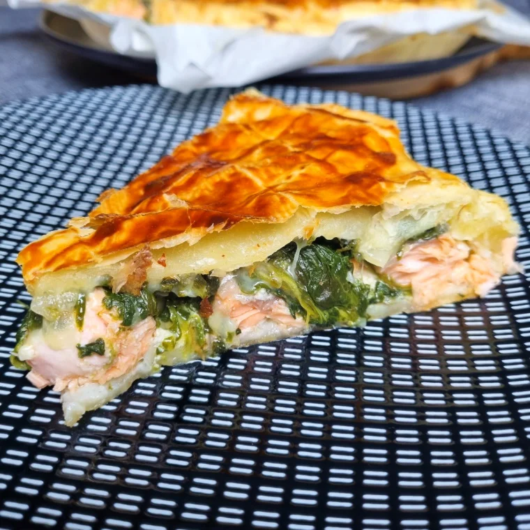 Salmon pie with spinach